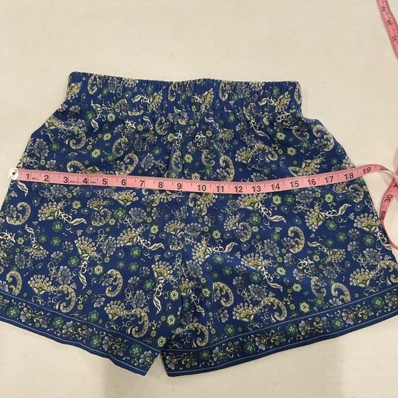 NWT Max Studio Pull On Shorts Elastic Waist Blue Floral Paisley Women’s Size Sm - Picture 11 of 11